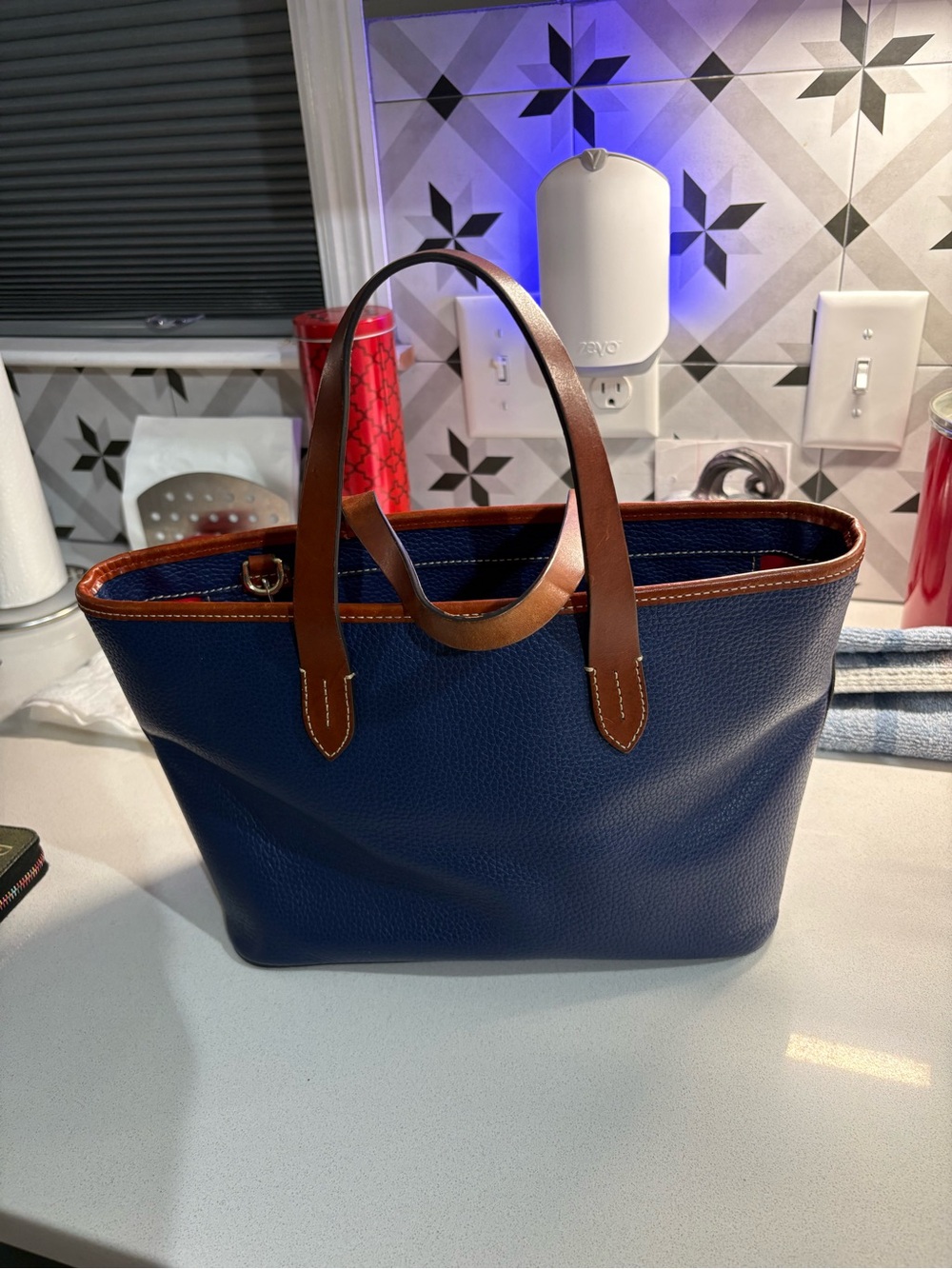 Dooney & Bourke Navy Pebbled Leather Tote/Vintage D&B rainbow pattern 2-FER EUC - Picture 2 of 8